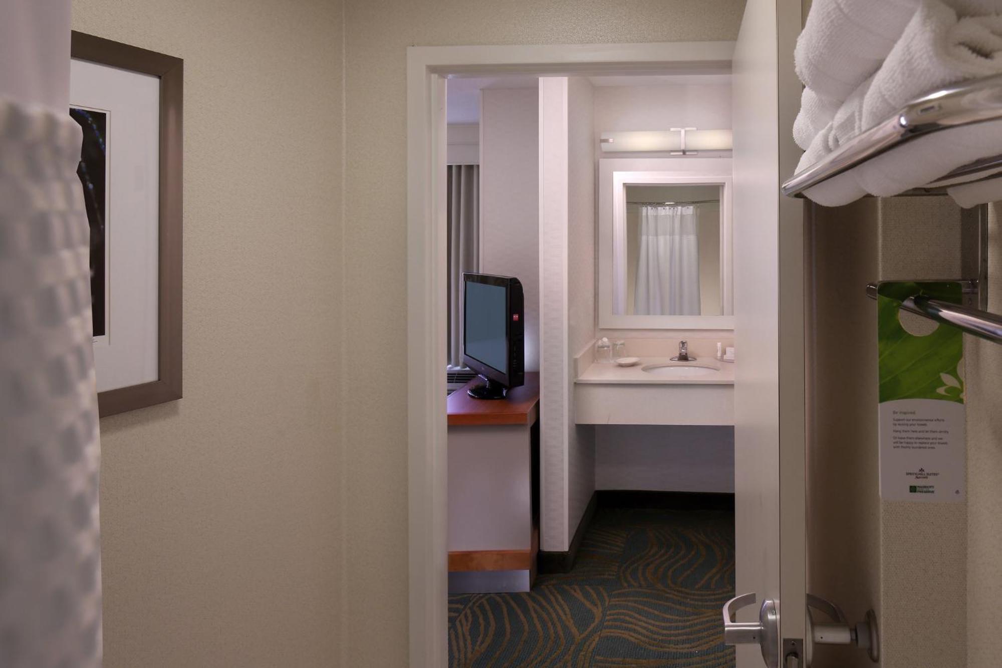 Springhill Suites By Marriott Waterford / Mystic New London Exterior photo